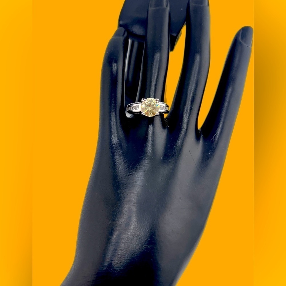 Vintage Sterling Silver lemon citrine ring size 8. Beautiful amazing sparkle